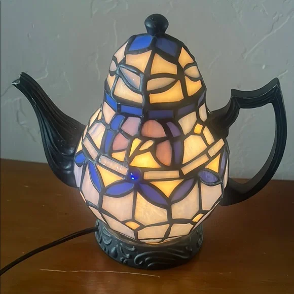 Vintage Cheyenne Stained Glass Teapot Lamp - Picture 3 of 17